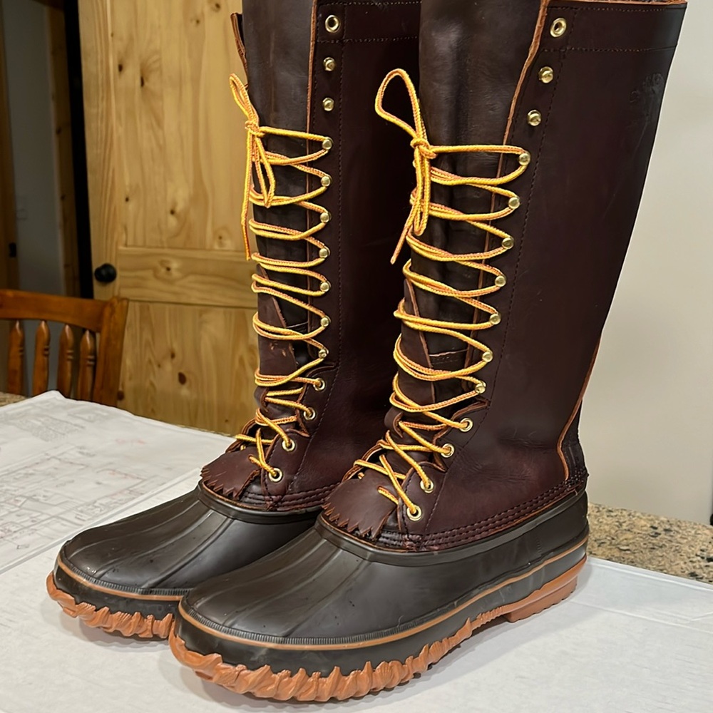 Men’s Schnee’s pac boots, 16” tall size 10